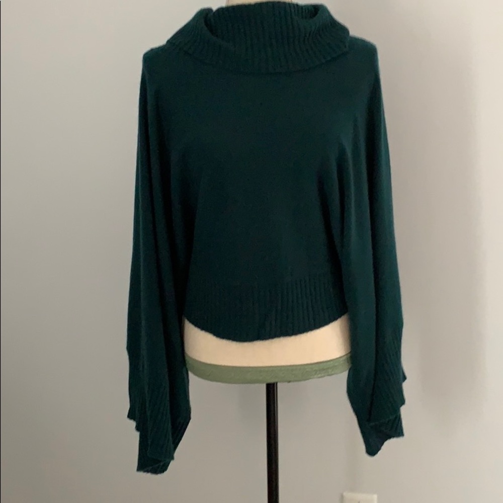 Crop sweater with kimono sleeves